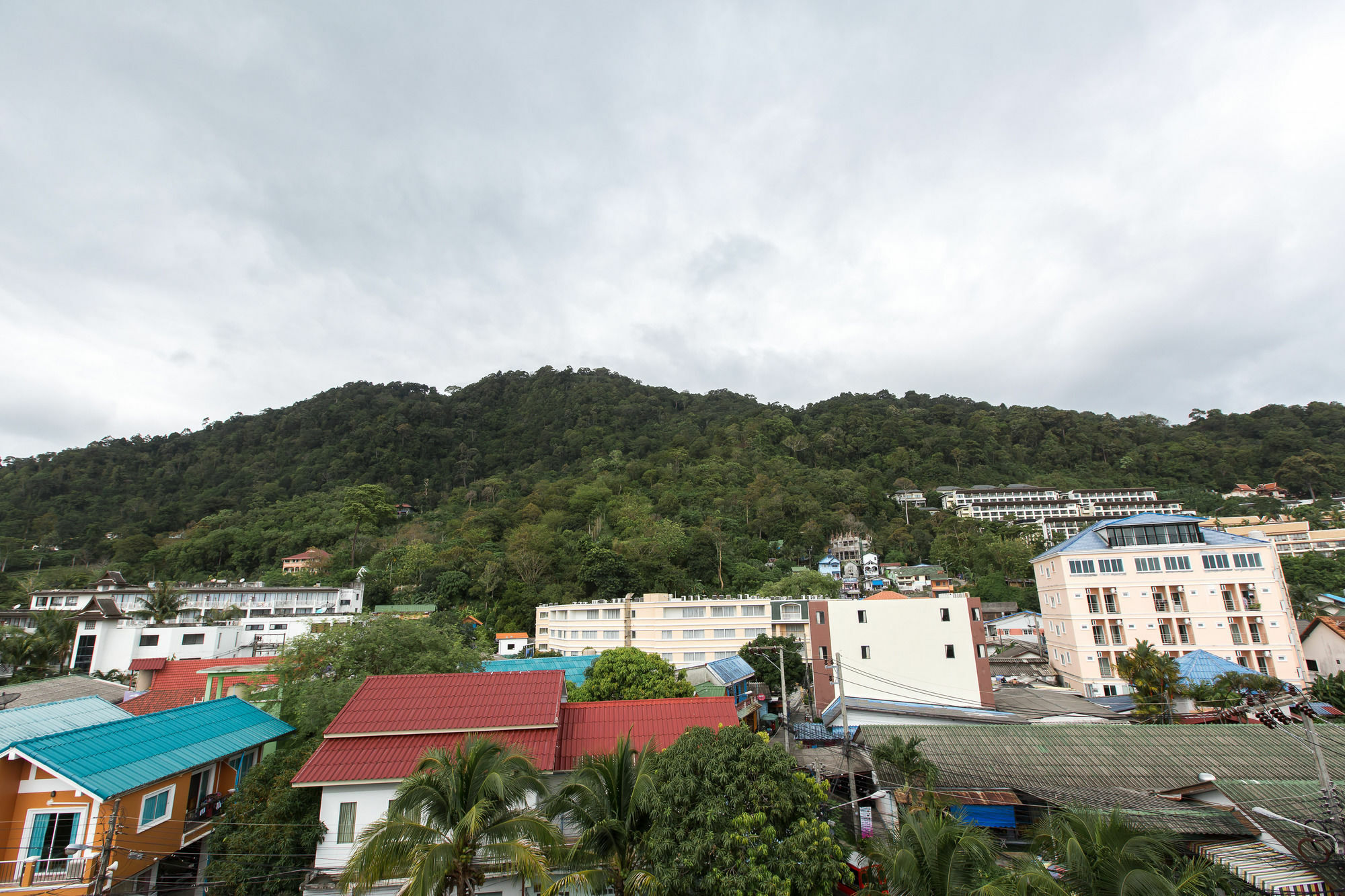 Barefoot Hotel Kalim Beach Front Patong Екстер'єр фото