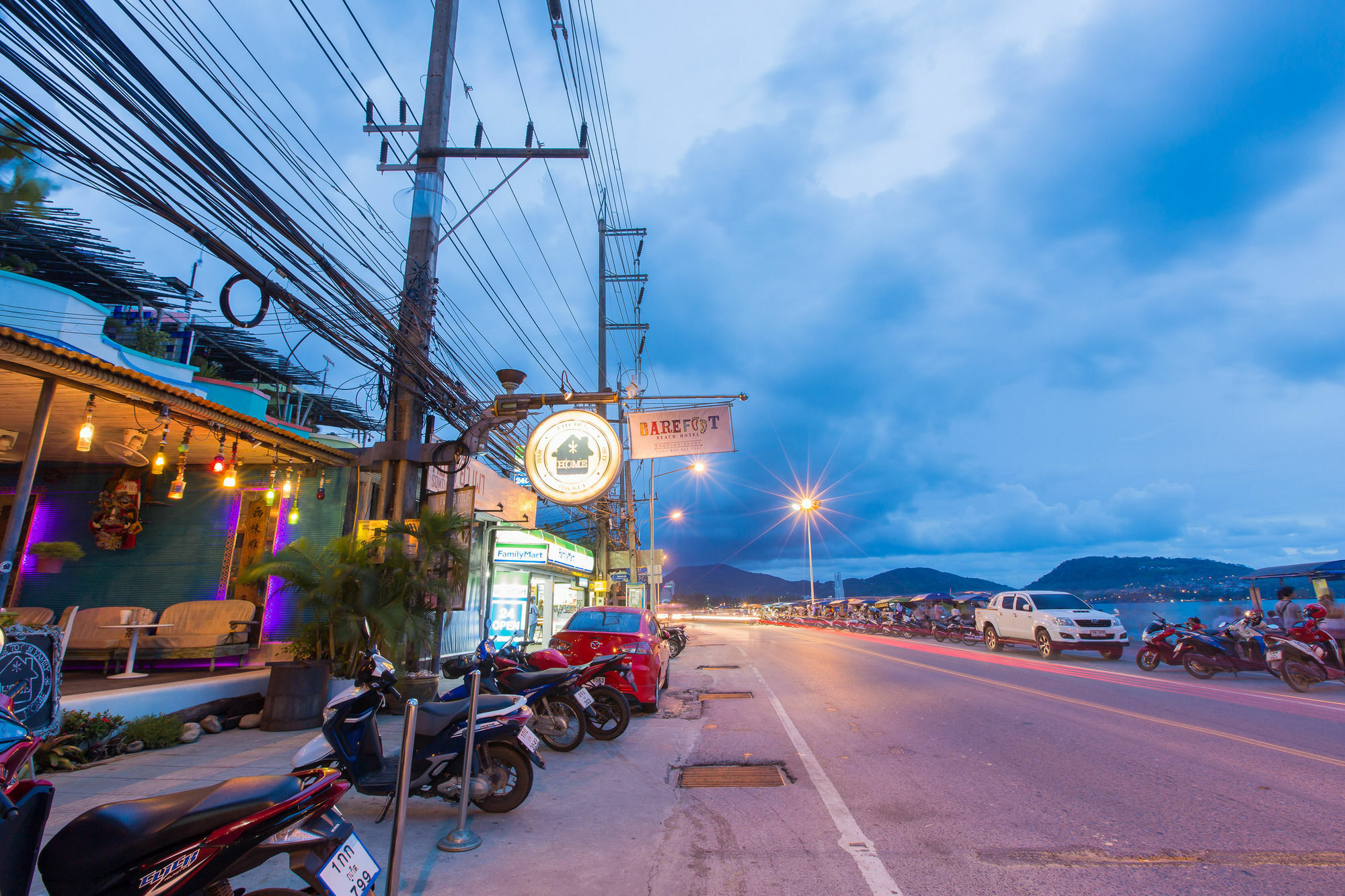 Barefoot Hotel Kalim Beach Front Patong Екстер'єр фото