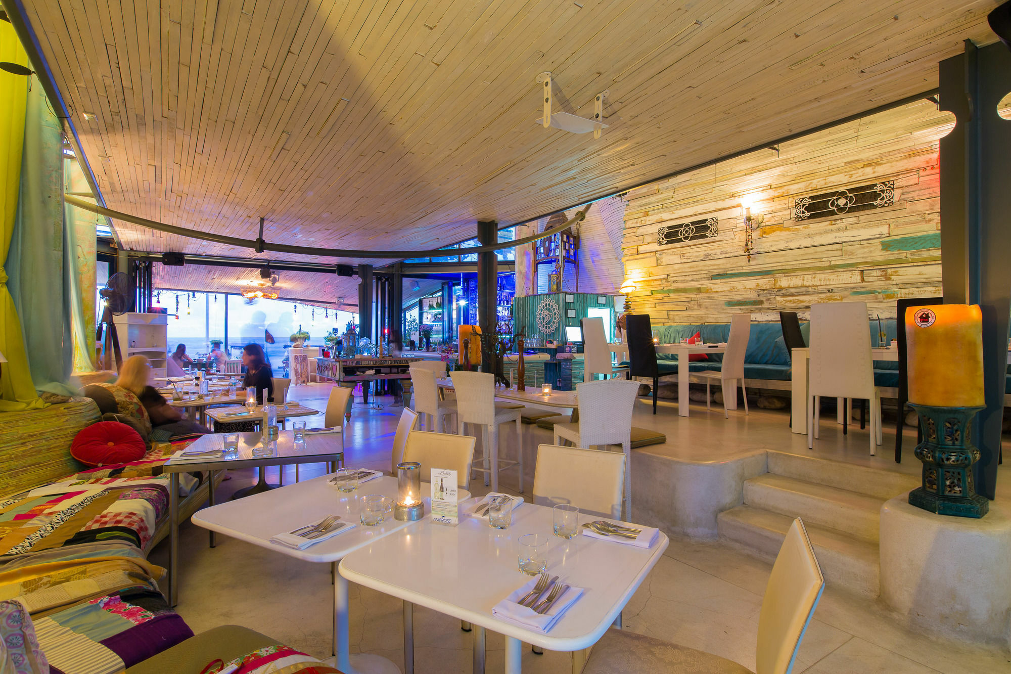 Barefoot Hotel Kalim Beach Front Patong Екстер'єр фото