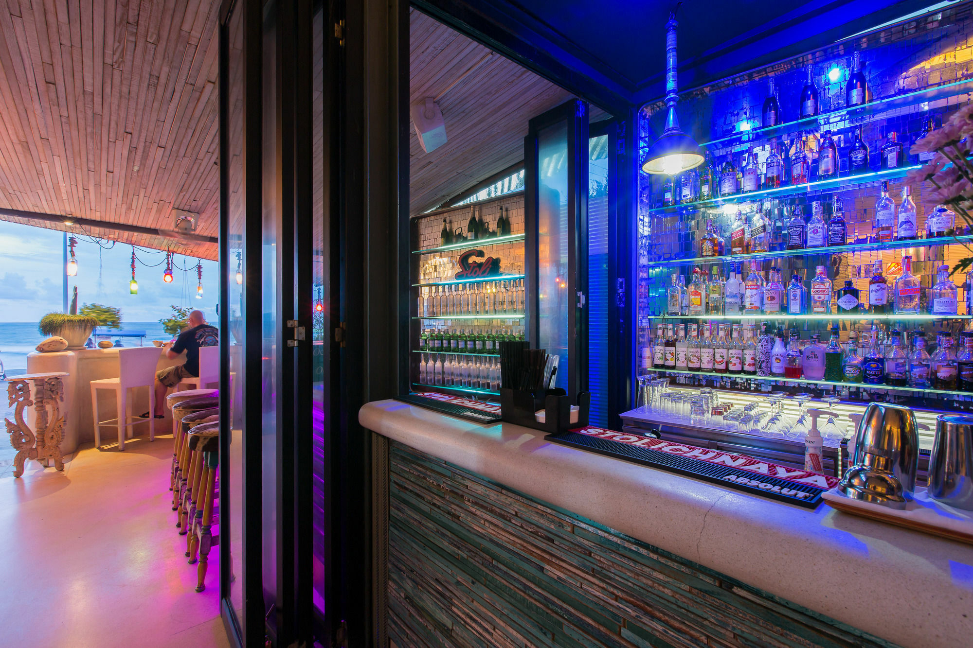 Barefoot Hotel Kalim Beach Front Patong Екстер'єр фото