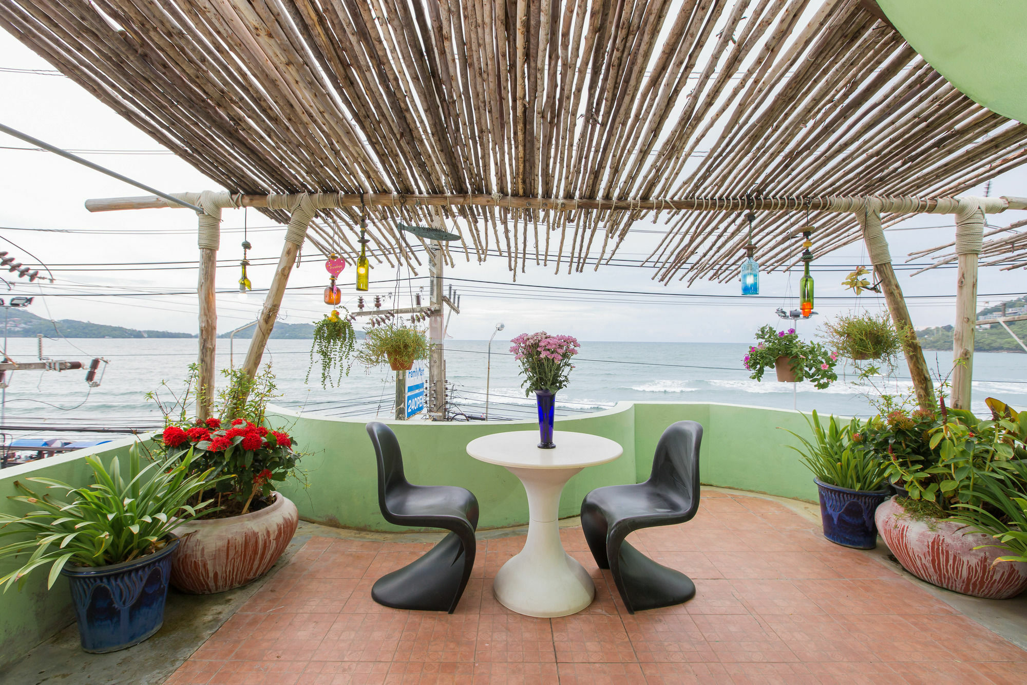Barefoot Hotel Kalim Beach Front Patong Екстер'єр фото