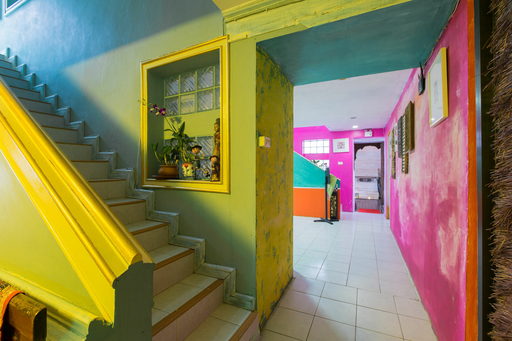 Barefoot Hotel Kalim Beach Front Patong Екстер'єр фото