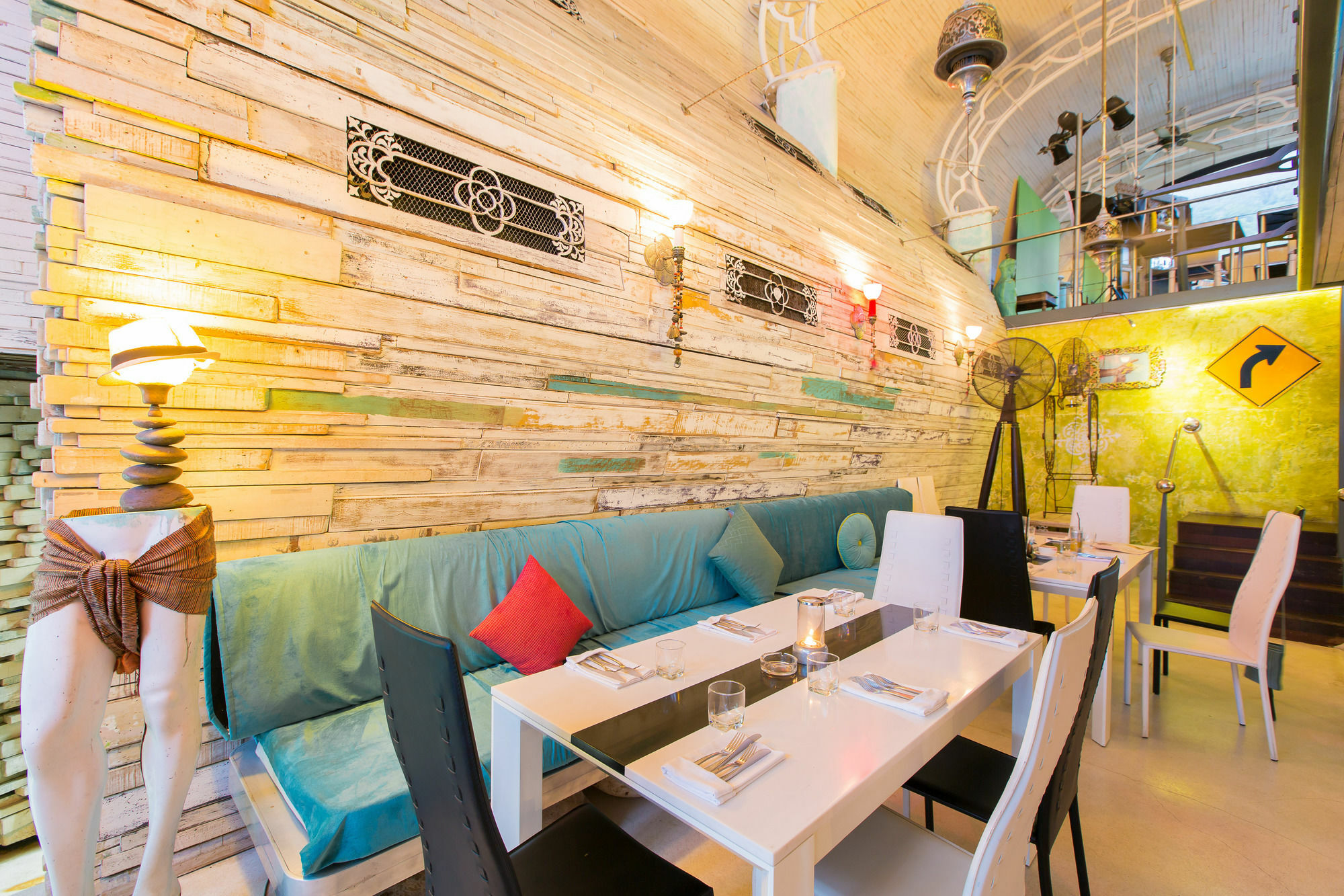 Barefoot Hotel Kalim Beach Front Patong Екстер'єр фото