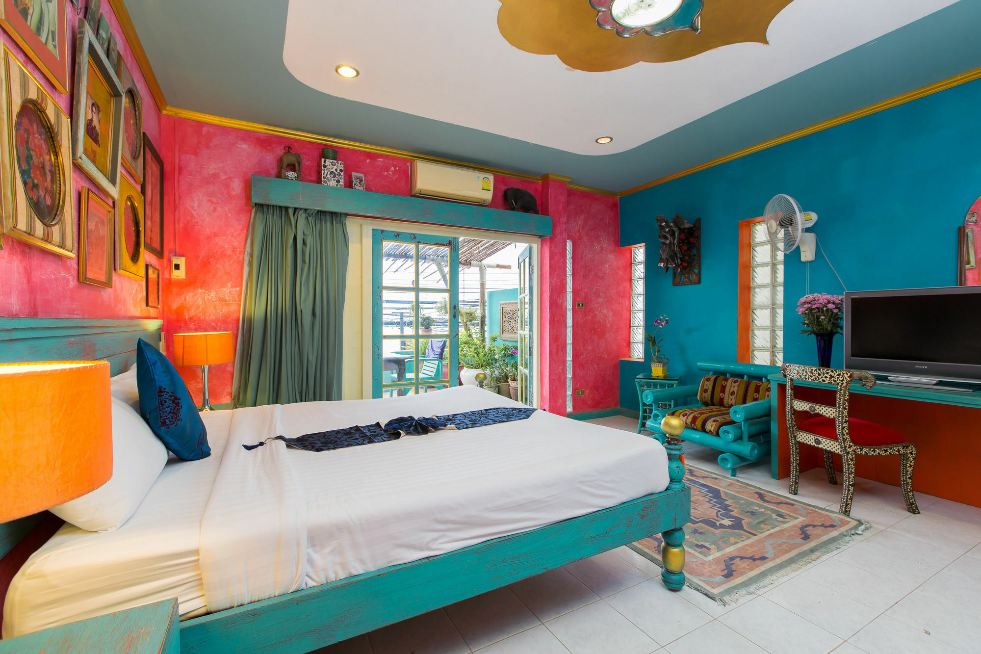 Barefoot Hotel Kalim Beach Front Patong Екстер'єр фото